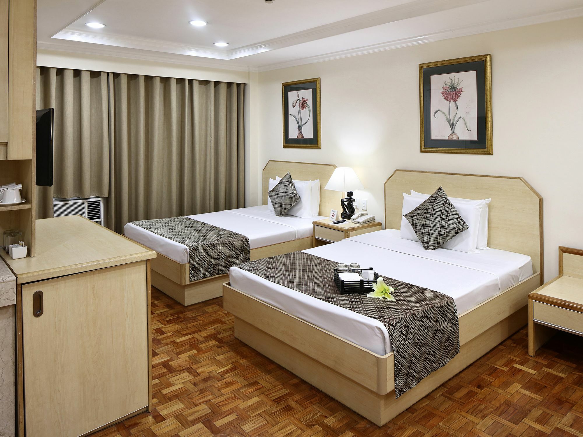 Manila Lotus Hotel Exterior photo