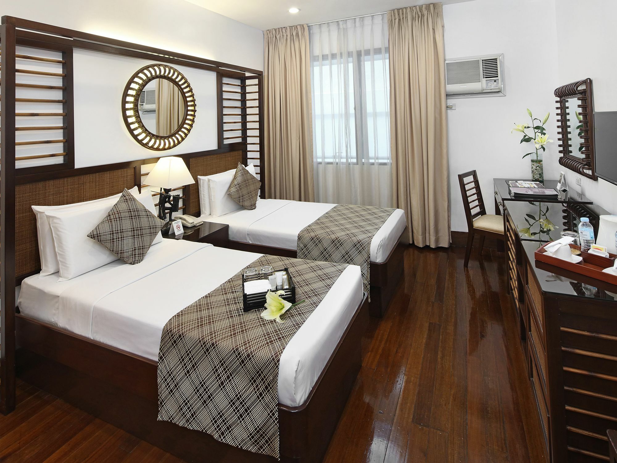 Manila Lotus Hotel Exterior photo